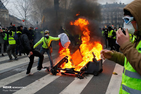 اعتراضات فرانسوی‌ها تمامی ندارد