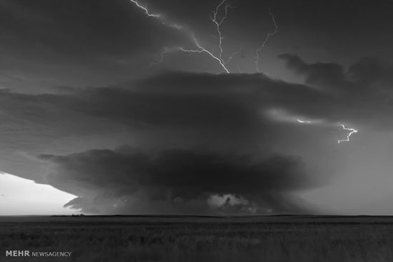 تصاویر سیاه و سفید زیبا از طوفان در طبیعت