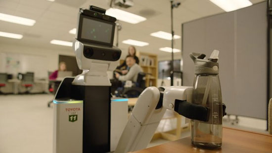 ربات شرکت تویوتا به کمک معلولان می‌آید