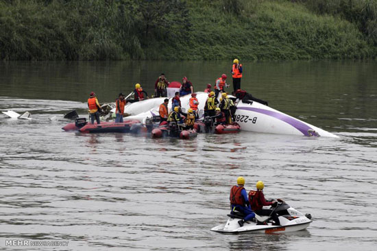عکس: سقوط هواپیمای مسافربری در تایوان