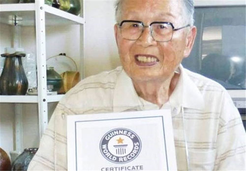 مرد 96 ساله مسن ترین فارغ التحصیل شد