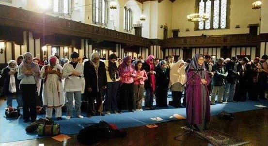 نماز مختلط با امام جماعت زن! +عکس