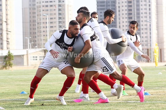 زورآزمایی غیرمستقیم در تیم ملی