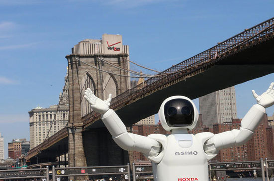 ASIMO؛ پیشرفته‌ترین روبوت انسان نما + عکس