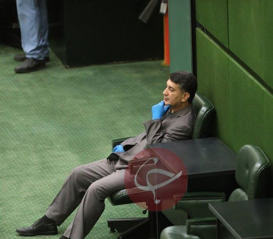 تصویرِ نماینده محکوم به حبس در صحن مجلس