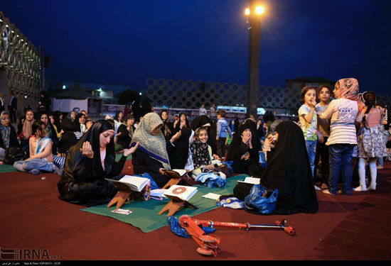مراسم افطاری در میدان امام حسین (ع)