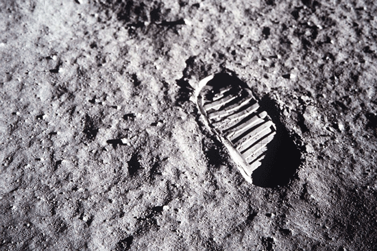 آیا ناسا فرود انسان روی ماه را صحنه‌سازی کرد؟