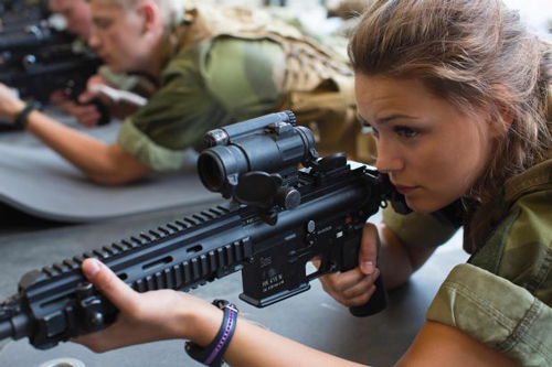 خوب و بد حضور زنان در محیط های نظامی
