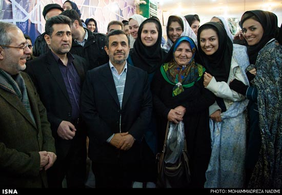 عکس: محمود احمدی نژاد در حرم امام (ره)