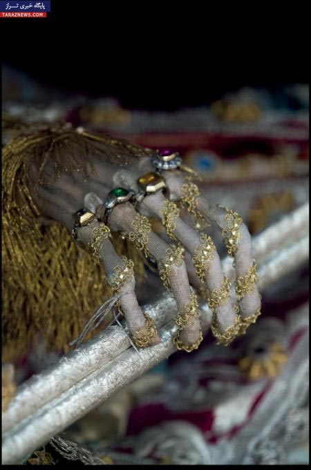 عکس: اسکلت‌ هایی پوشیده از جواهر