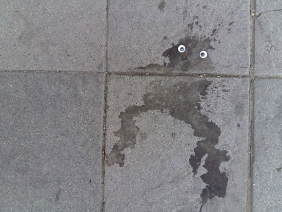 هنر خیابانی تنها با دو چشم عروسکی