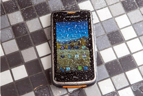 5 گوشی هوشمند برای عشاق هوای بارانی!