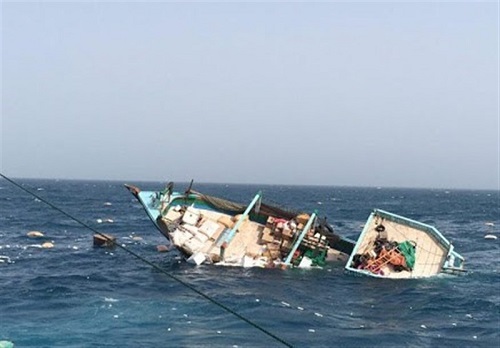 لنج تجاری تنگستانی‌ها در خلیج فارس غرق شد