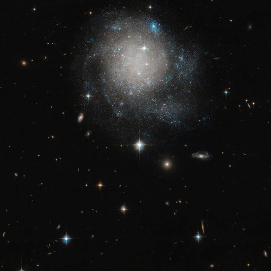 تصویر ثبت‌شده هابل از یک کهکشان کم‌نور