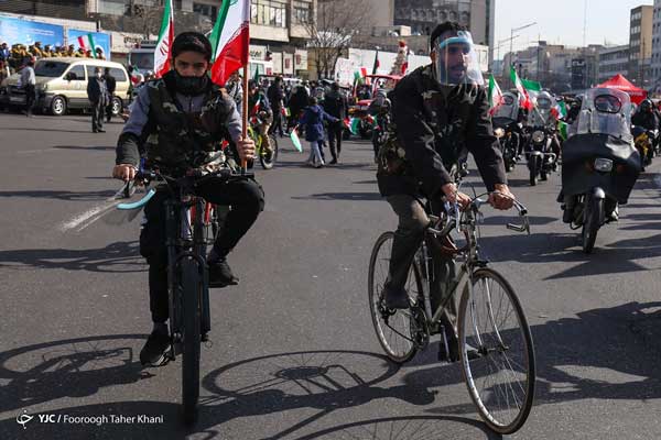 حاشیه تصویری از راهپیمایی متفاوتِ ۲۲ بهمن