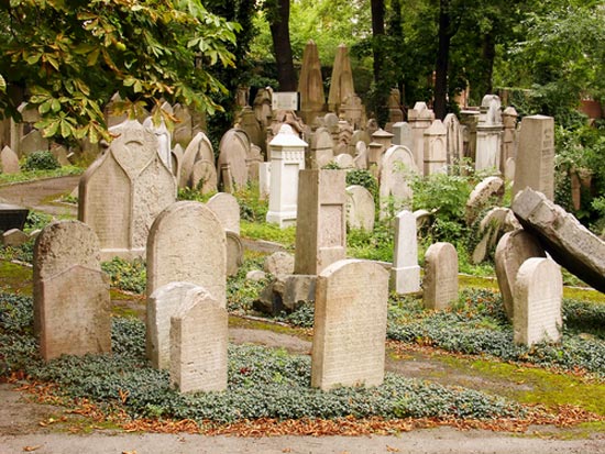 جالب ترین قبرستان های جهان