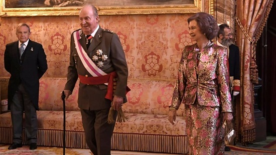 پادشاه سابق اسپانیا به تبعیدی خودخواسته می‌رود
