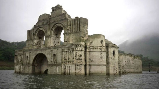 کلیسای پانصد ساله سر از آب در آورد