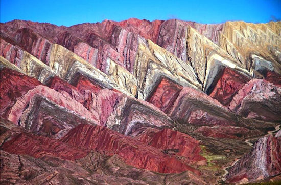 عکس روز نشنال جئوگرافیک؛ کوه‌های رنگین کمانی