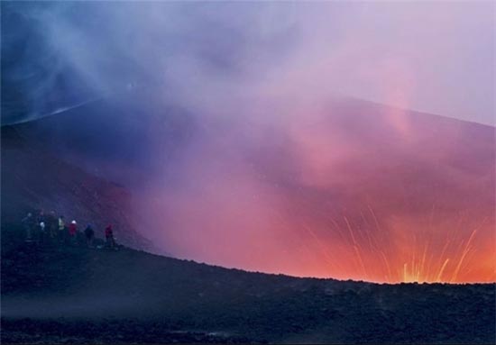 لبه آتشفشان از نمایی نزدیک +عکس