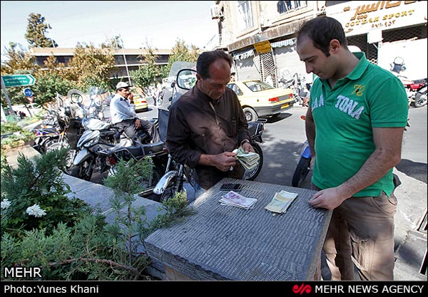 عکس: بازار خرید و فروش ارز و سکه