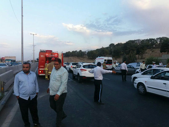 تصادف عجیب ۷ خودرو در جاده تهران - کرج