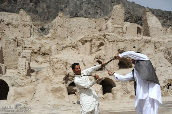عکس: رقص شمشیر سنتی سیستان در نوروز