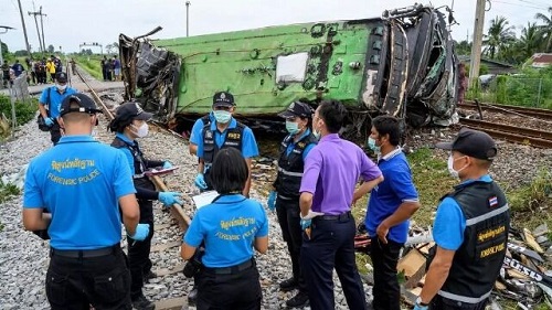 برخورد مرگبار قطار با اتوبوس در تایلند
