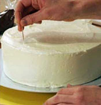 آموزش نوشتن «تولدت مبارک» روی کیک