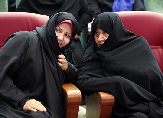 (تصاویر) هاشمی و همسرش در جمع زنان کارگر