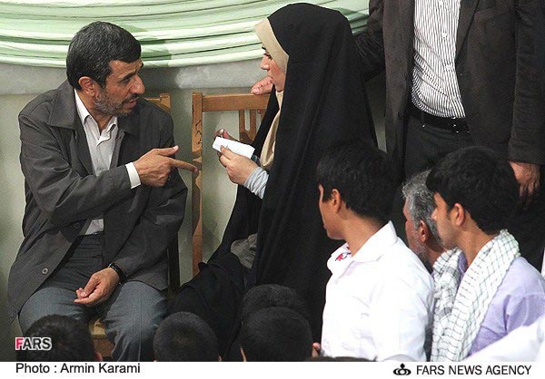 عکس: ضیافت افطار ایتام با حضور احمدی‌ نژاد