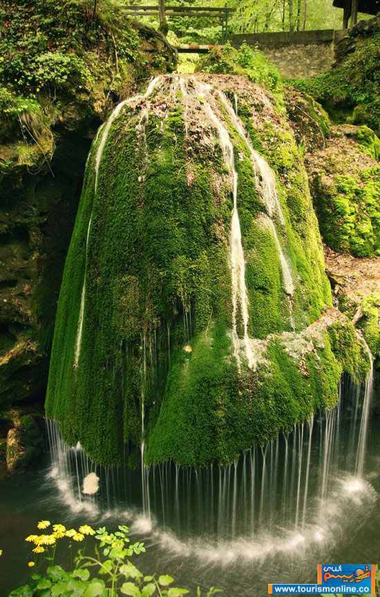 زیبایی جادویی این آبشار