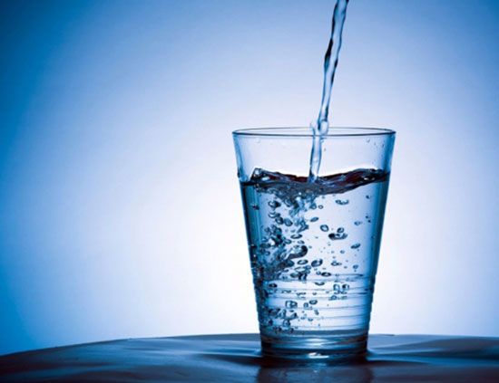 ۱۴ اثر شگفت‌انگیز آب برای بدن