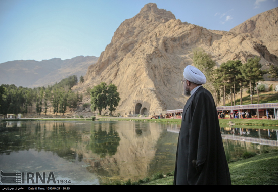 روحانی در طاق بستان