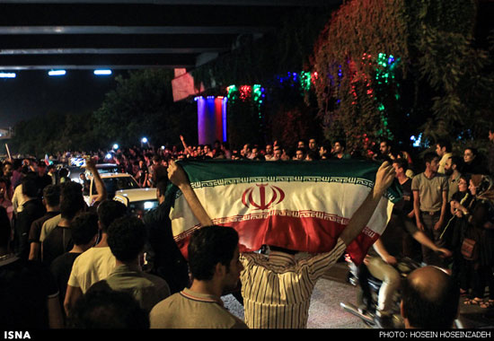 عکس: جشن و سرور ایرانیان پس از توافق (4)