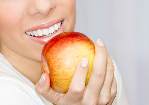 چه غذاهایی برای دندان و لثه ها مفید هستند؟