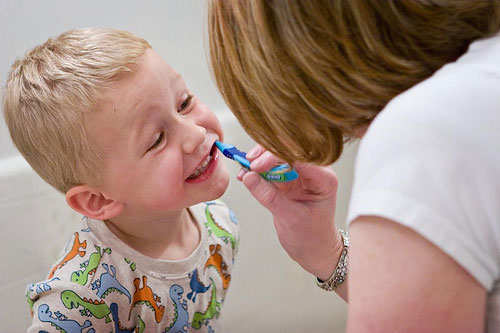 مراقبت صحیح از دندان‌های کودک