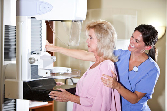 ماموگرافی برای کسانی که ایمپلنت سینه دارند چگونه است؟