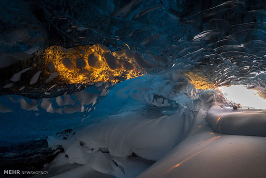 عکس: غارهای یخی در ایسلند