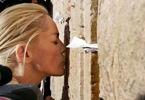 اوباما و بازیگر زن مشهور در شکاف دیوار