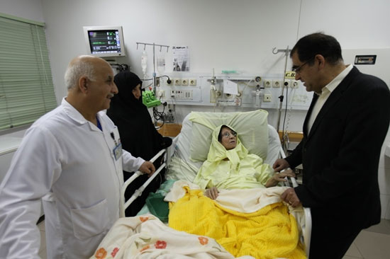 عکس: مادر حسن روحانی در بیمارستان