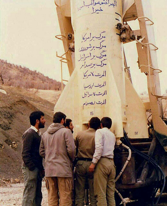 شعار نویسی پدر موشکی ایران روی موشک