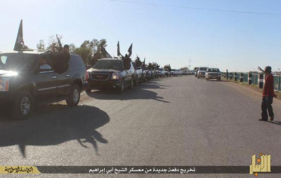 عکس: مانور فارغ‌ التحصیلان داعش در الانبار