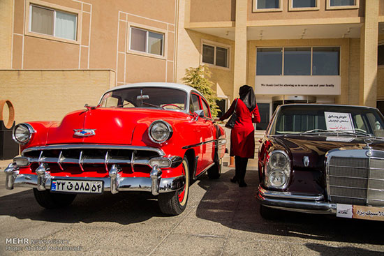 گردهمایی خودروهای کلاسیک در یزد
