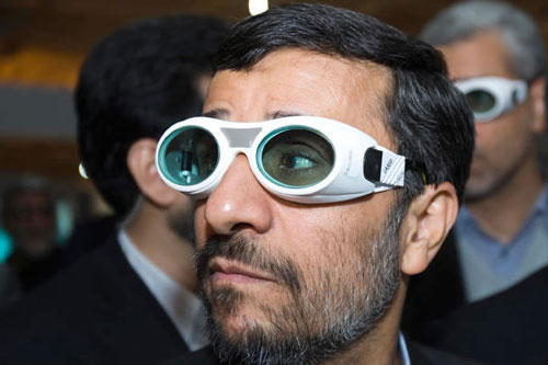 مروری بر کوتاهی های احمدی نژاد در قبال احکام رهبری