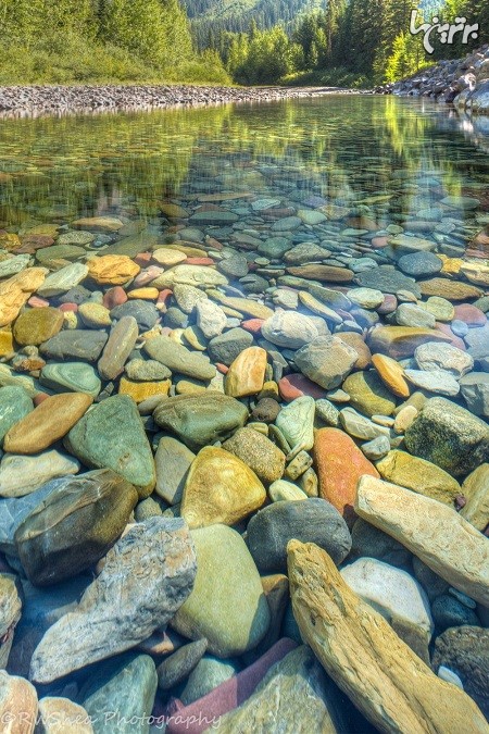 سنگریزه‌های رنگارنگ دریاچه مک‌دونالد