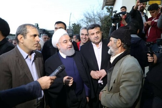 روحانی از مناطق سیل زده مازندران بازدید کرد