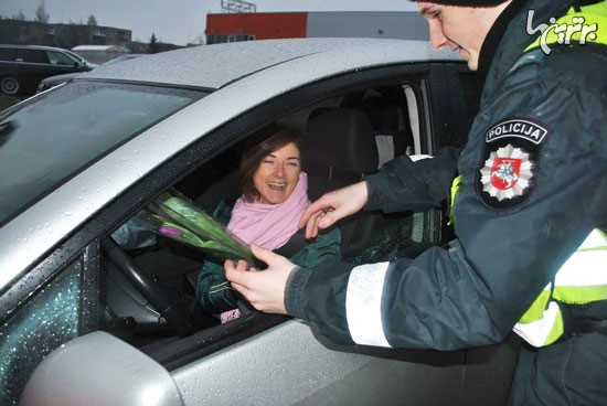اقدام جالب پلیس لیتوانی در روز جهانی زن
