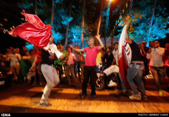 عکس: جشن خیابانی پس از برد تیم والیبال