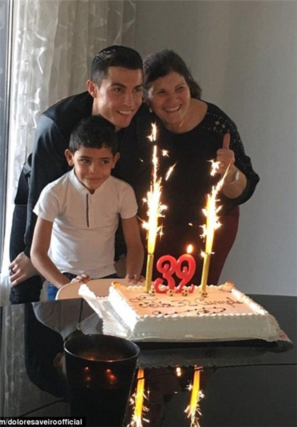 جشن تولد رونالدو در کنار خانواده